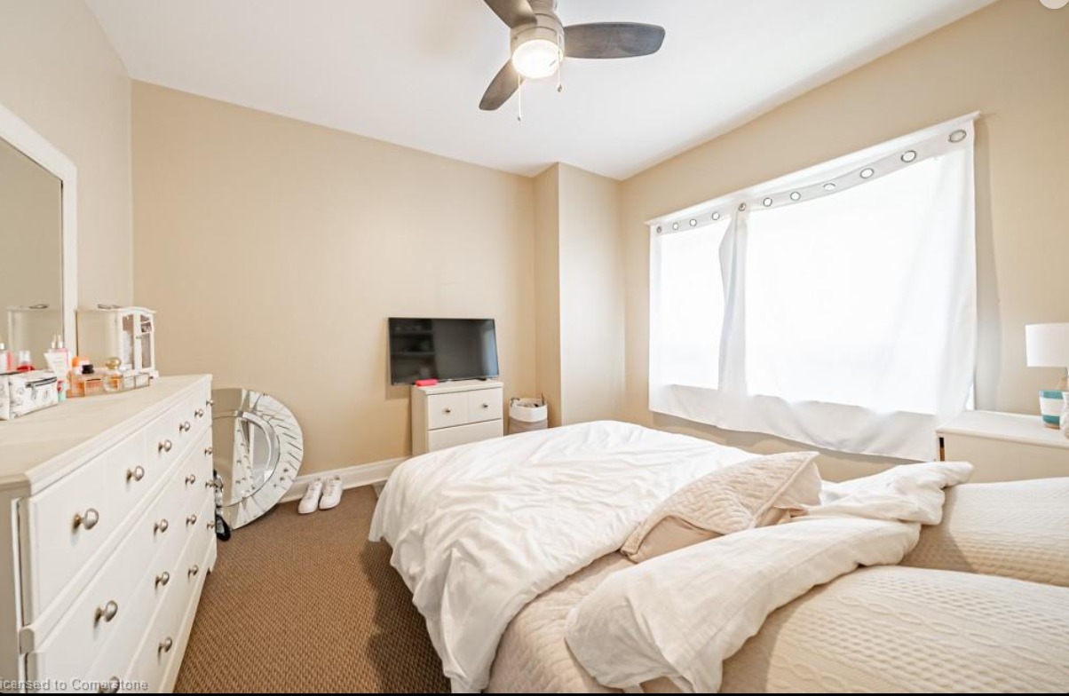 Interior View 5