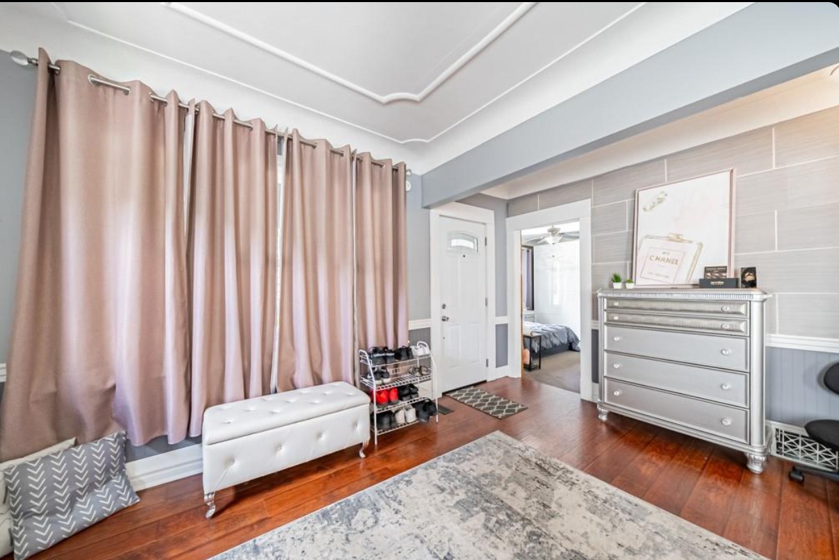 Interior View 9